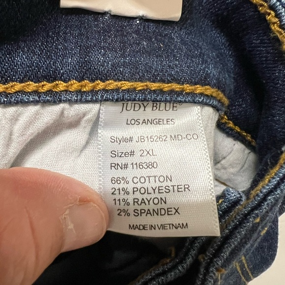 Judy Blue Womens Medium Wash Mid Rise Long Fray Hem Shorts Size 2X - Picture 10 of 10